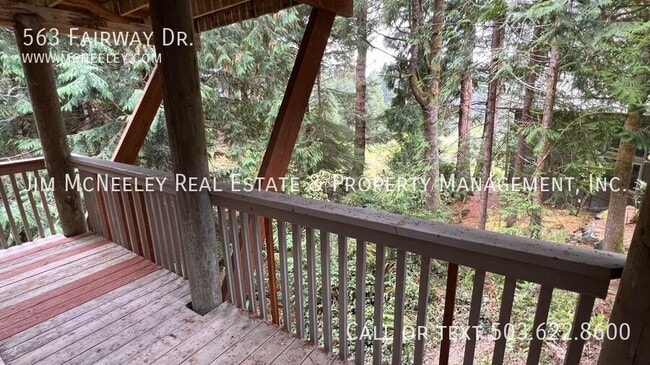 Building Photo - 563 Fairway Dr