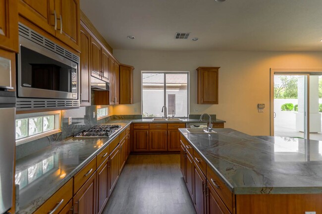 Building Photo - Stunning 6 Bedroom Home With Casita Pool H...