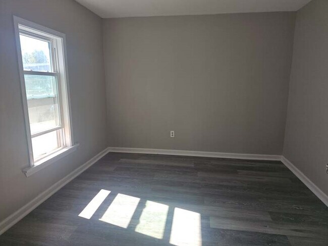 Building Photo - 250 Anderson Ave