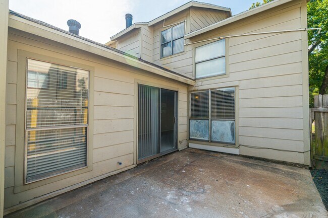 Building Photo - 5731 Easthampton Dr