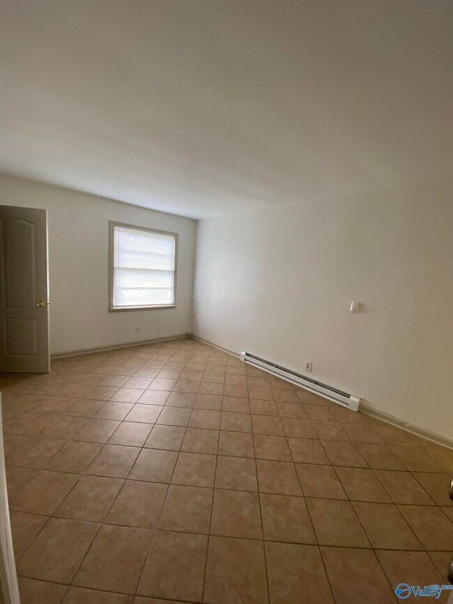 Building Photo - 1512 Oakwood Ave NE