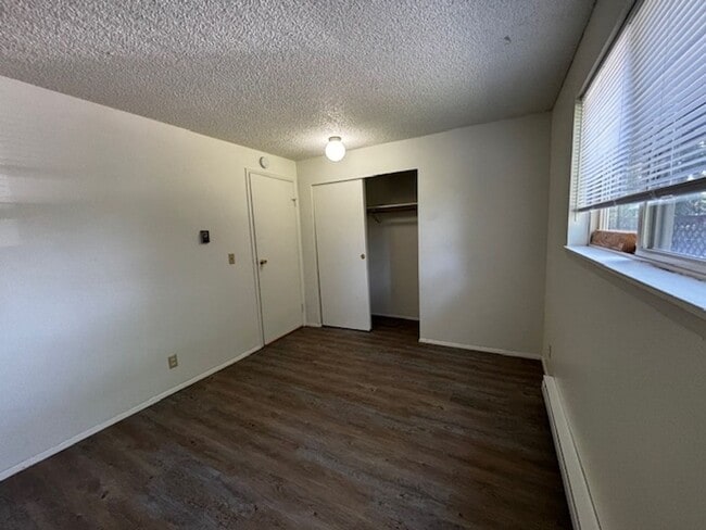 Building Photo - 2 Bedroom 1 Bathroom Unit Close to WWU and Fairhaven