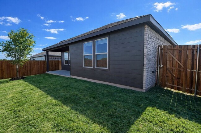 Building Photo - 3405 Tomahawk Dr