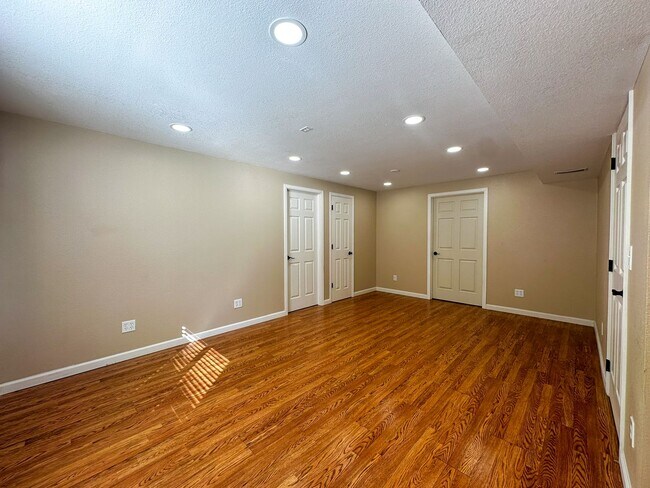 Building Photo - Luxurious Castle Pine living awaits!