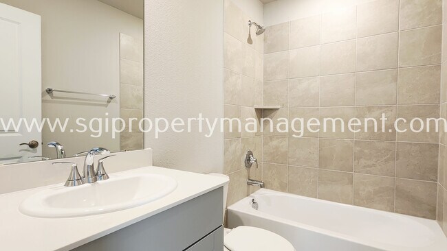 Building Photo - 417 Stagg St