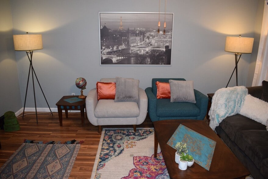 Building Photo - 6577 Desert Queen Ave