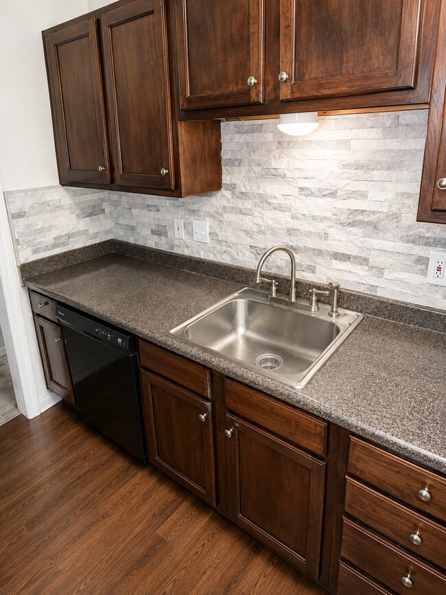 Building Photo - Stylish 2BR/2BA Townhome in Northeast Jackson | Comfort, Convenience & Low-Maintenance Living