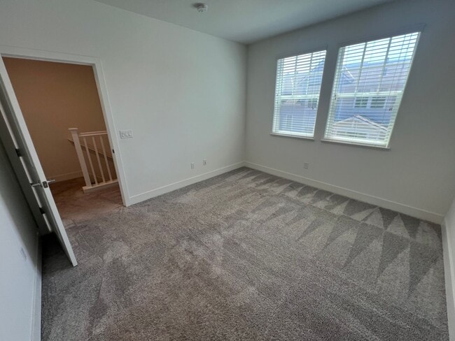 Building Photo - Beautiful 3 bed 2.5 bath Townhouse in Moun...