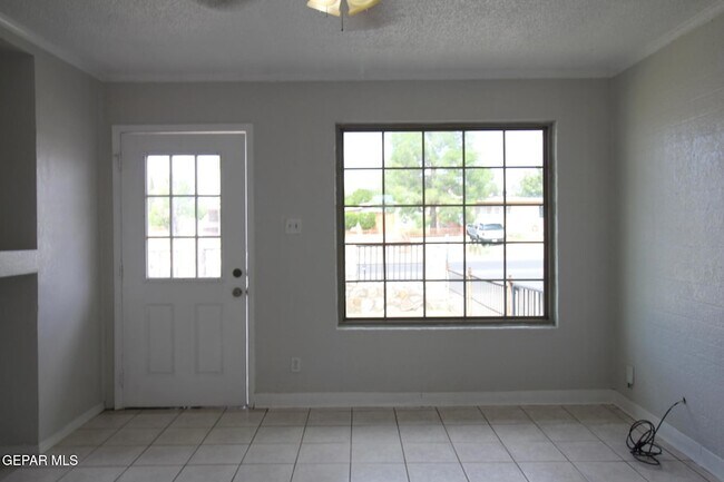 Building Photo - 906 Geronimo Dr