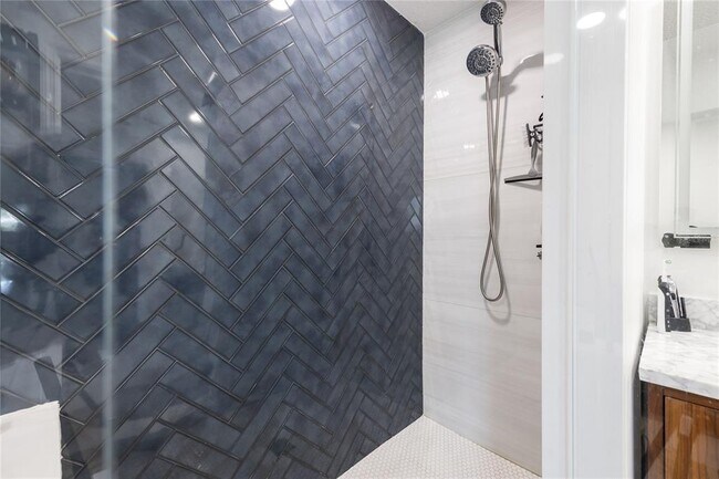 Building Photo - 22481 Southshore Dr