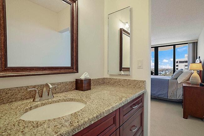 Building Photo - 2917 S Ocean Blvd