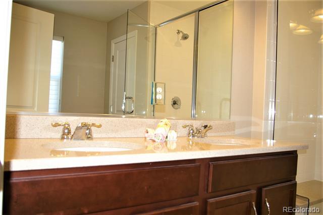 Building Photo - 2811 Summer Day Ave