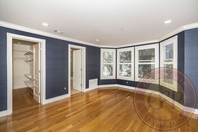 Building Photo - Noe Valley - 4 BR, 3 BA Condo 2,326 Sq. Ft...