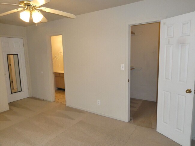 Building Photo - 1605 High Quest Cir