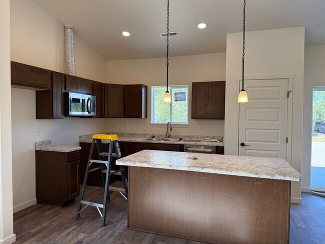 Building Photo - Brand New 4 bedroom, 2 bath, 2 car garage home