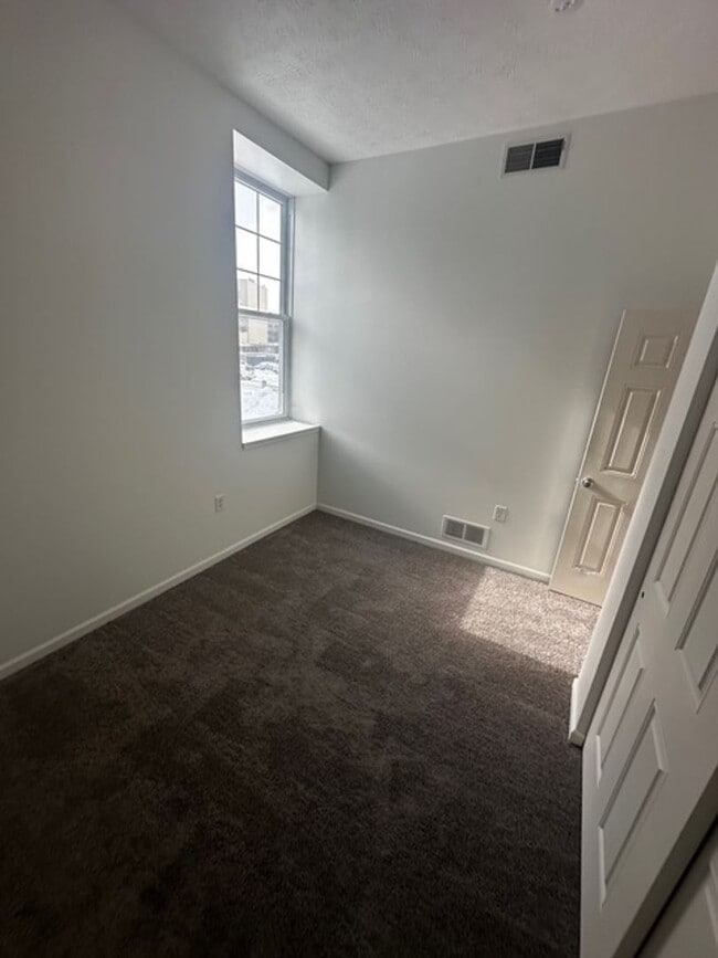 Building Photo - 96 Liberty Pole Way