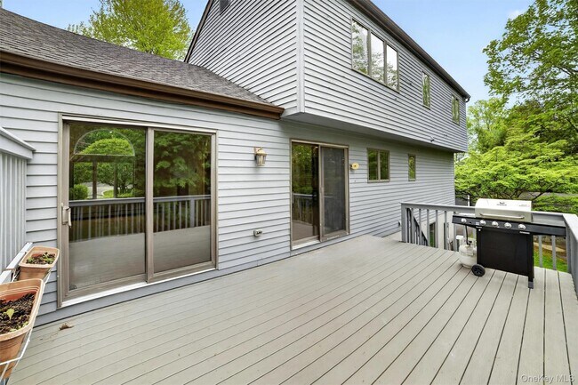 Building Photo - 28 Lakeview Dr