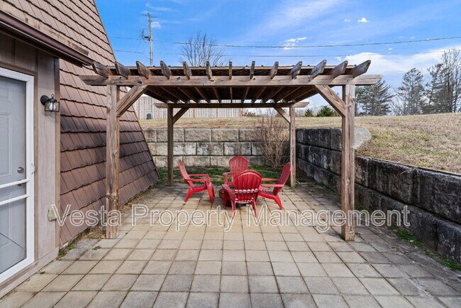 Building Photo - 588 Ray Hill Rd