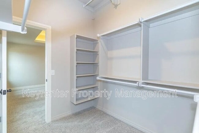 Building Photo - 1017 NE 34th Terr