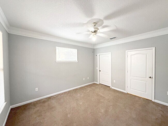 Building Photo - 8848 Villa View Cir
