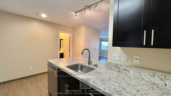 Building Photo - Sweet and Spacious studio with resort styl...