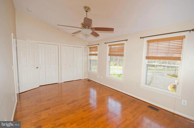 Building Photo - 419 Davis Ave SW