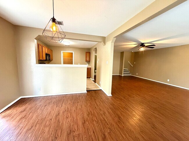 Building Photo - Spacious 3 Bedroom Home with Loft in Bulverde Village