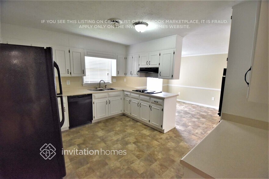 Building Photo - 207 Rennes Ct