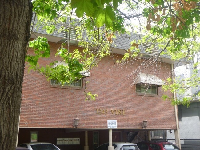 Building Photo - CHEESMAN PARK! TWO STORY CONDO! ADDITIONAL...