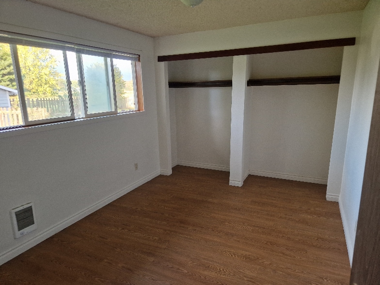 Building Photo - 17917 Bennett Rd