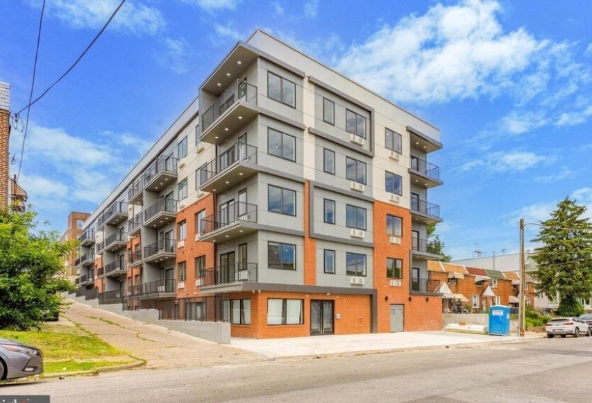 Building Photo - 401 E Walnut Ln