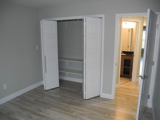 Building Photo - Extraordinary Townhome in Carbondale's South West