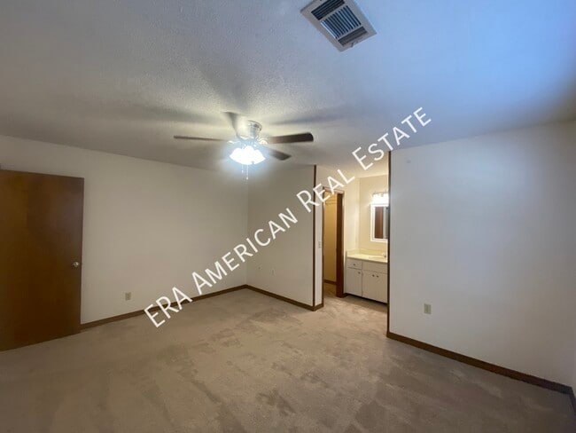 Building Photo - 19 Winfield Way