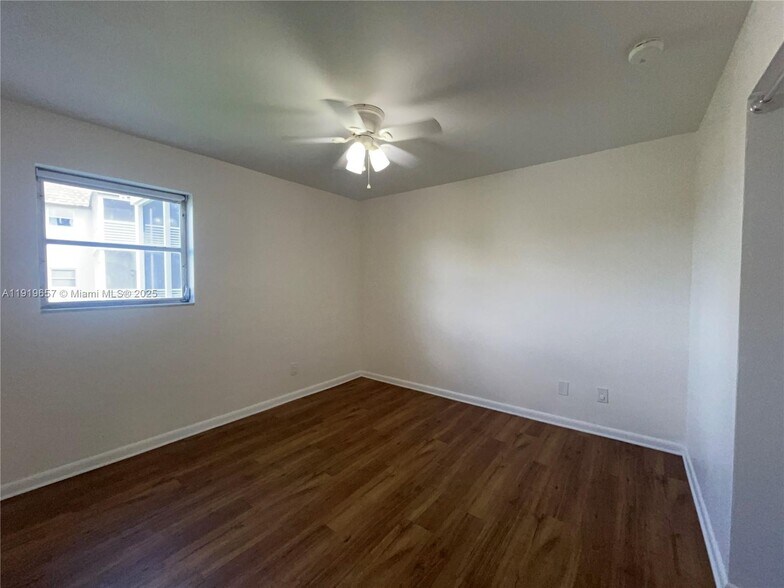 Building Photo - 2471 SW 82nd Ave