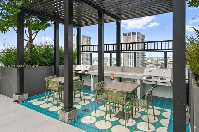 Building Photo - 11 NE 6th St