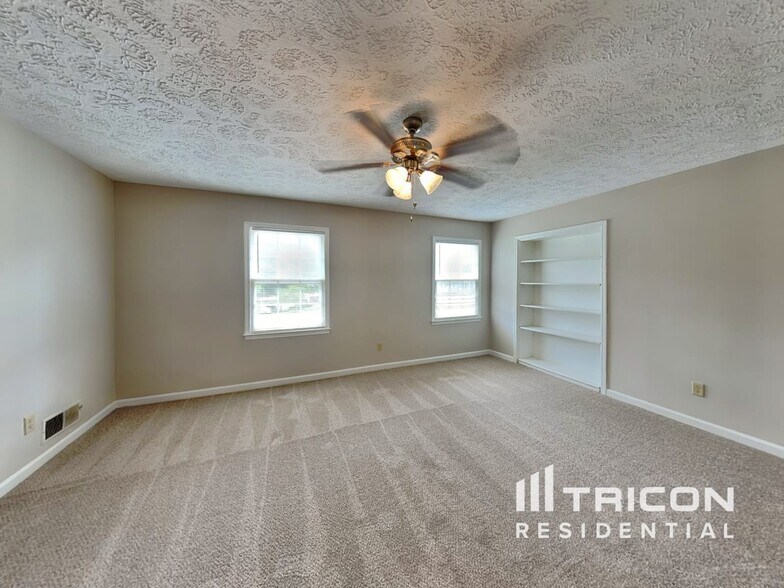 Building Photo - 414 Breezy Dr SW