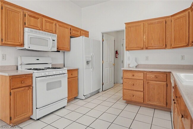 Building Photo - 6671 E Walnut Canyon Dr