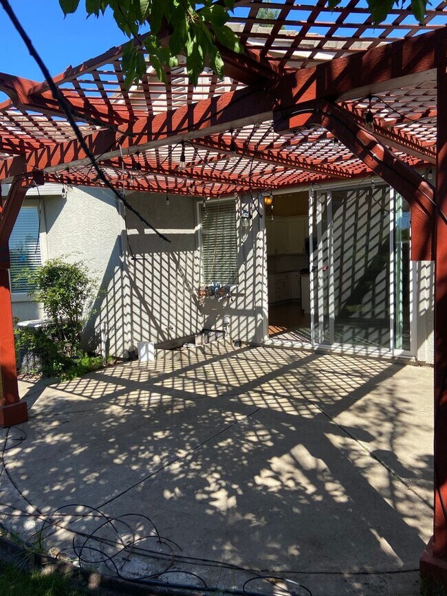 Building Photo - Chelsea Ridge - Broadstone. Walk to park, ...