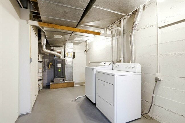 Building Photo - 3036 Sequoia Dr