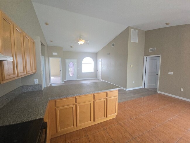Building Photo - Remodeled 3 bed 2 bath home