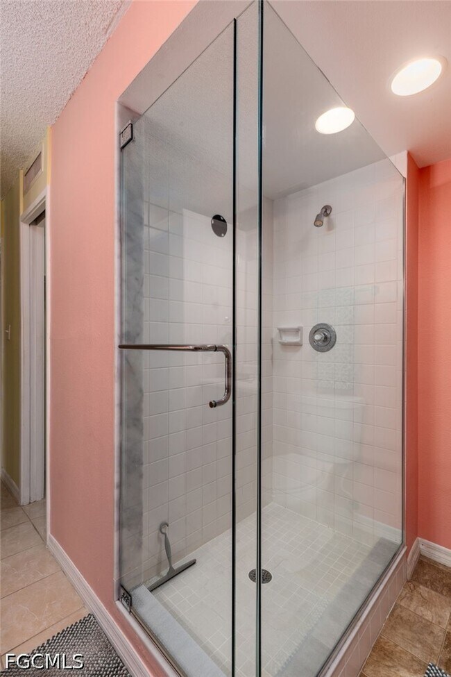 Building Photo - 5959 Winkler Rd