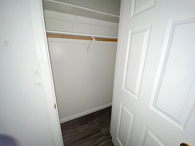 Building Photo - Lovely 3 Bedroom, 2 Bath House - Washer/Dryer, Dishwasher, Long Driveway, Fenced Backyard