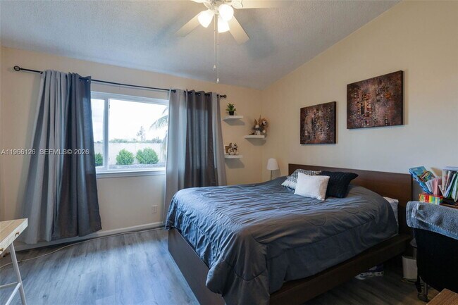 Building Photo - 9925 NW 57th Manor