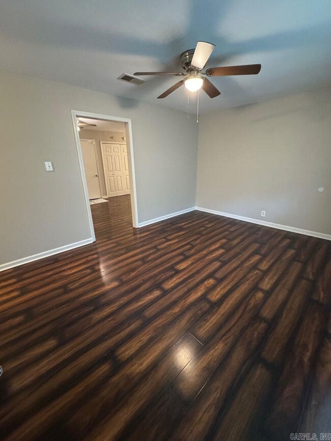 Building Photo - 2857 Lakeland Dr