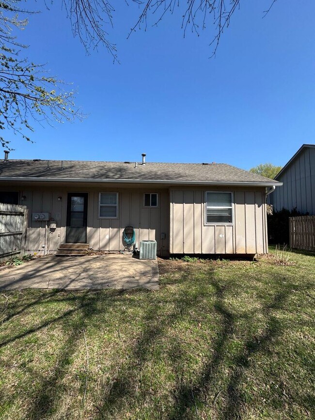 Building Photo - Comfort & Convenience in Shawnee – 3BR Duplex Coming Soon!