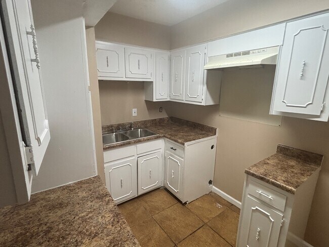 Building Photo - 4781 Townhouse Way