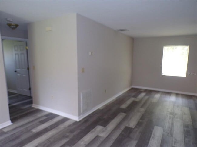 Building Photo - 1088 Melville Rd