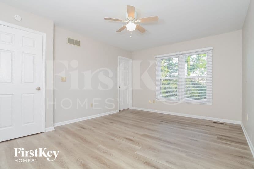 Building Photo - 8635 Coran Dr