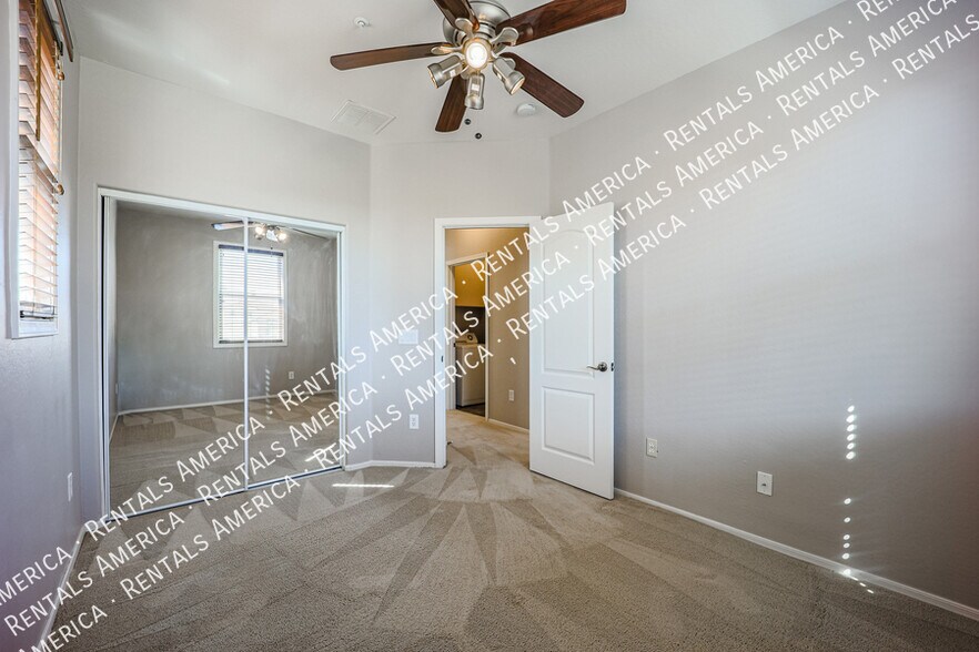 Building Photo - 906 S Annie Ln