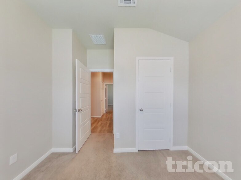 Building Photo - 5539 Shasta Pl